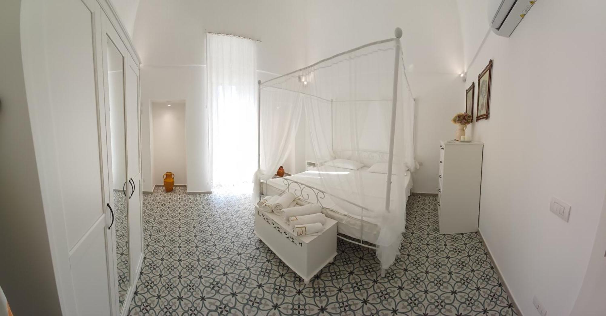 A Casa Del Mercante Monopoli Exteriör bild